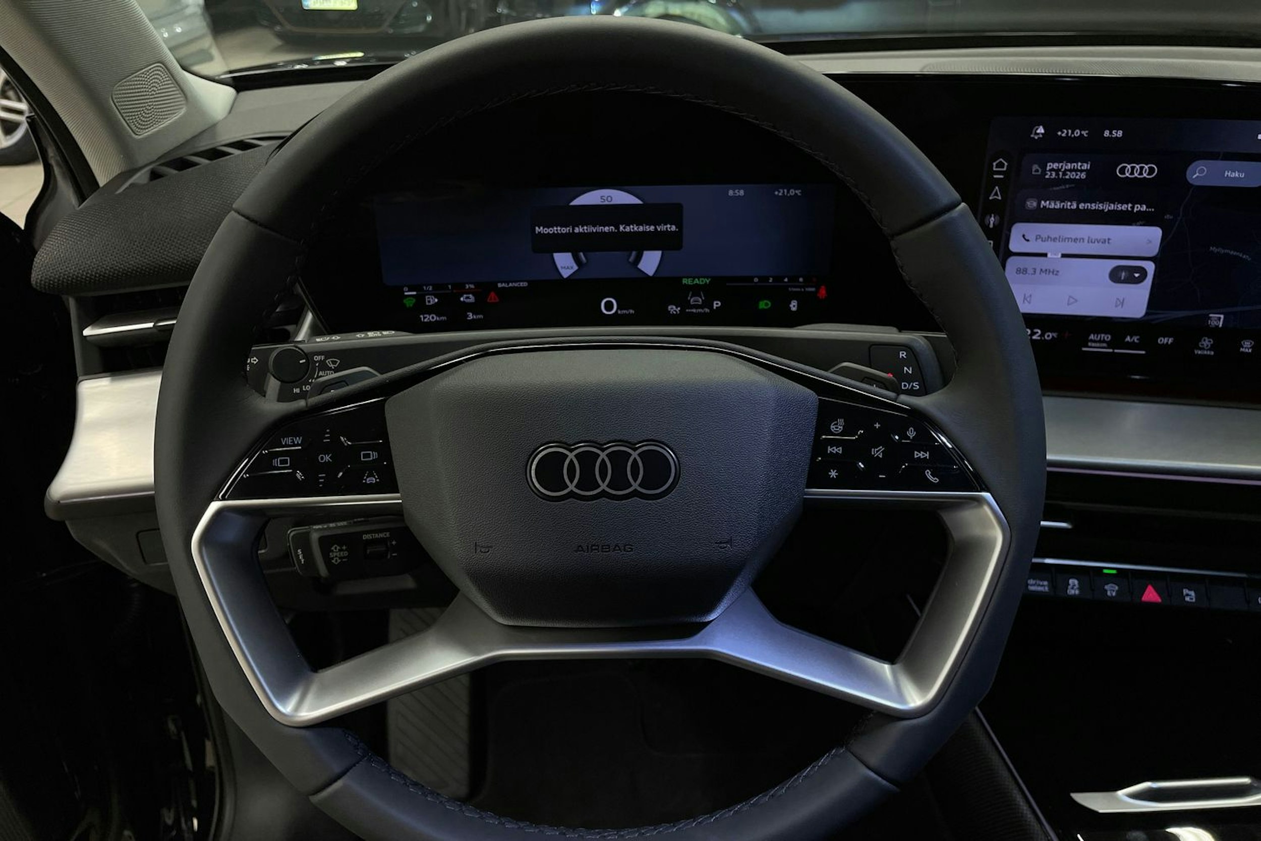 met. musta Audi Q3 2026 kuva 12.