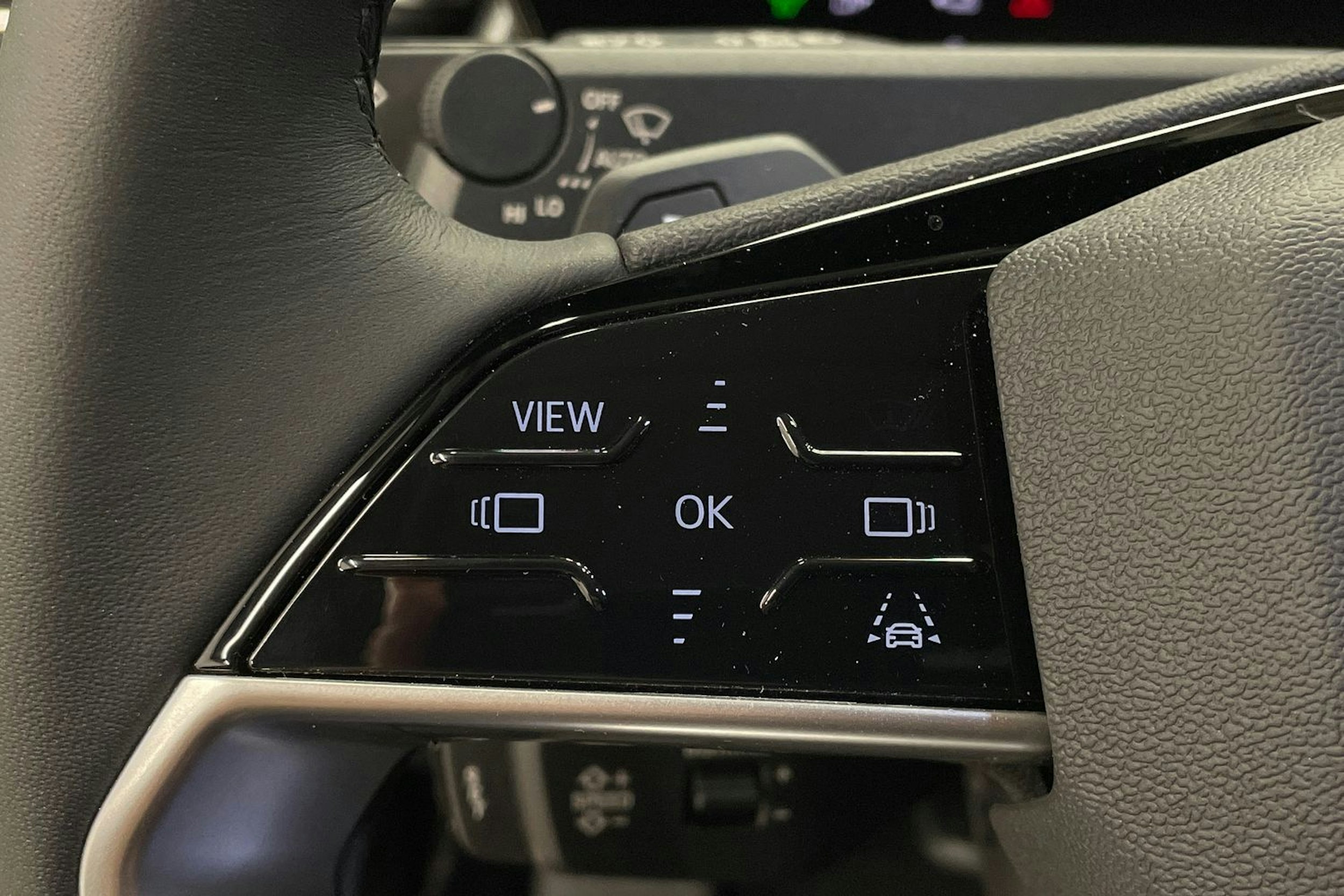 met. musta Audi Q3 2026 kuva 13.