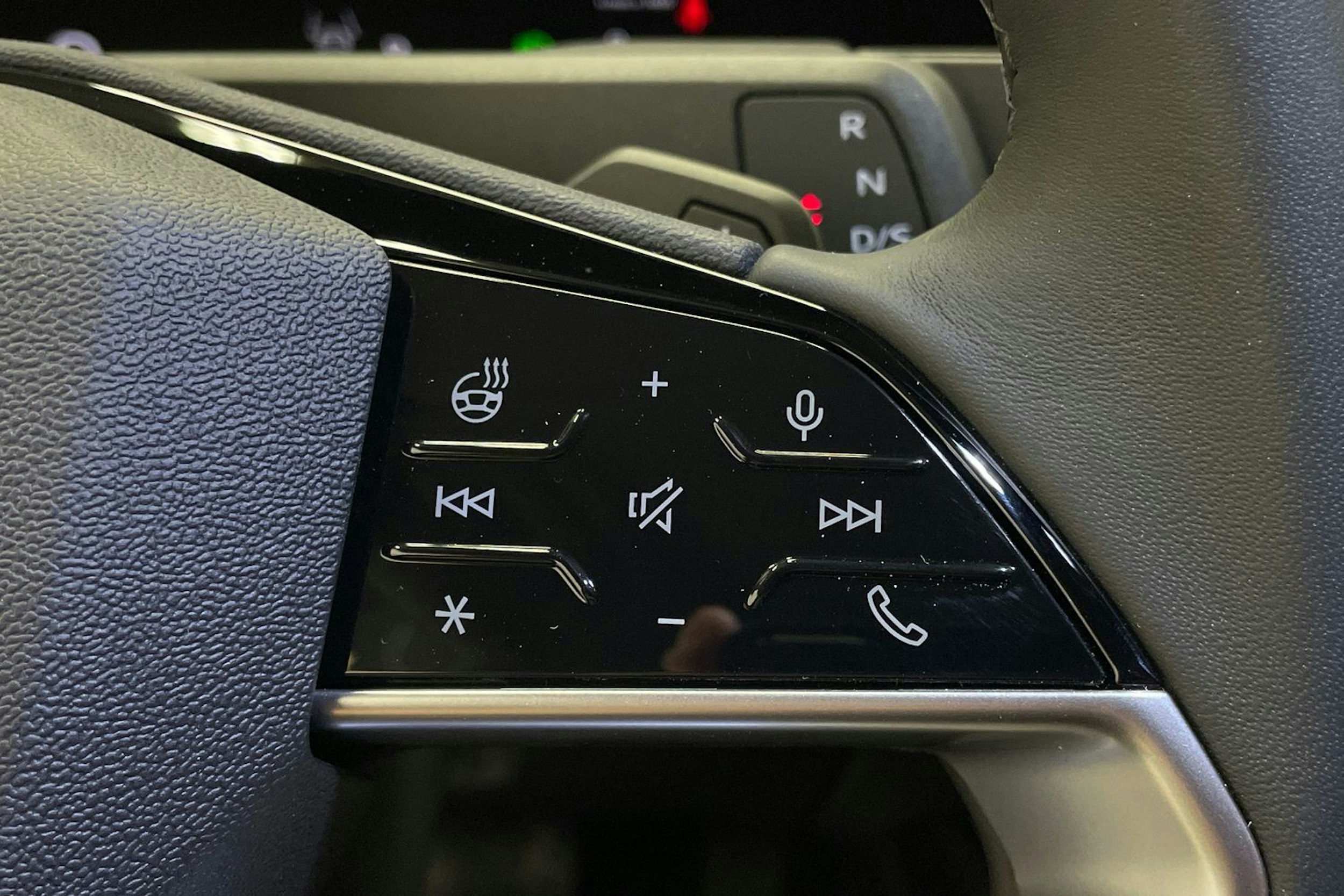 met. musta Audi Q3 2026 kuva 14.