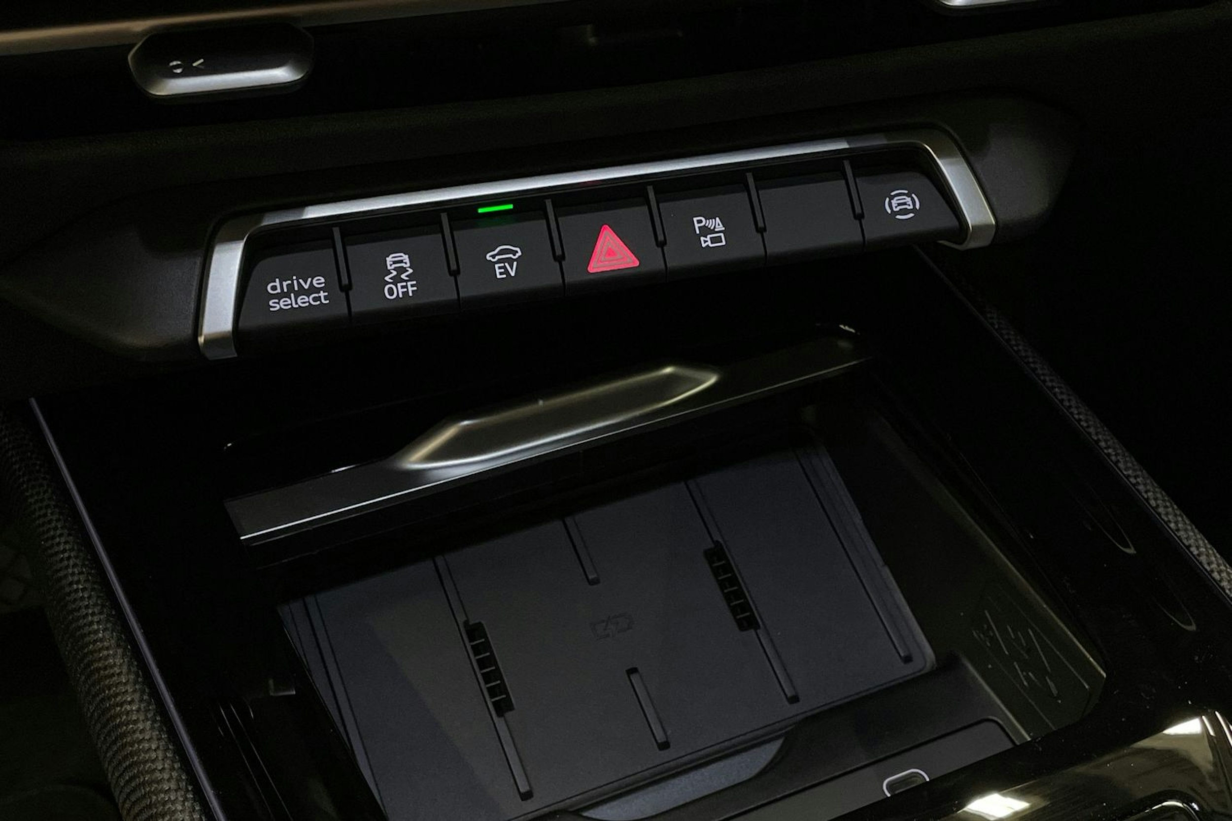 met. musta Audi Q3 2026 kuva 17.