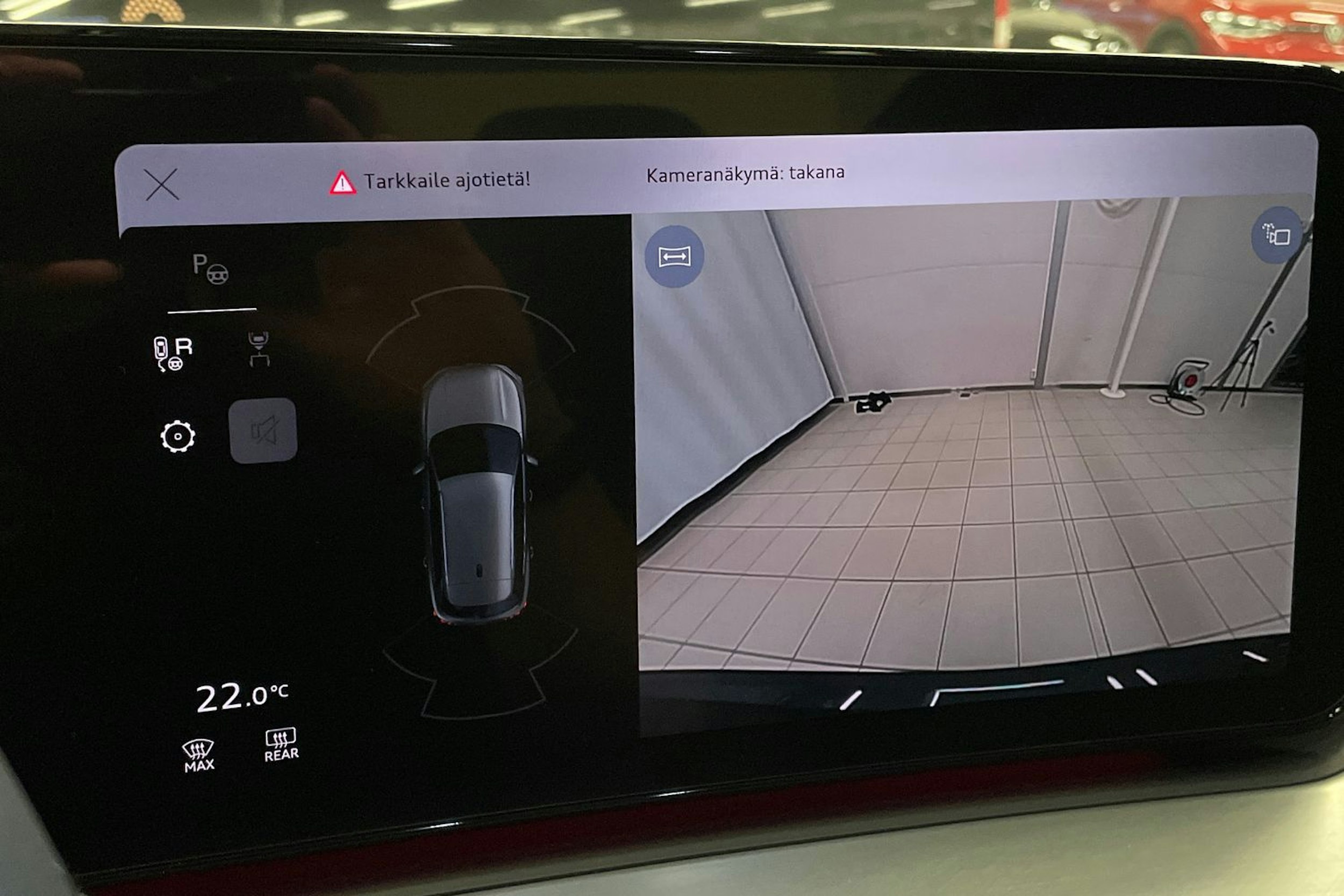 met. musta Audi Q3 2026 kuva 19.