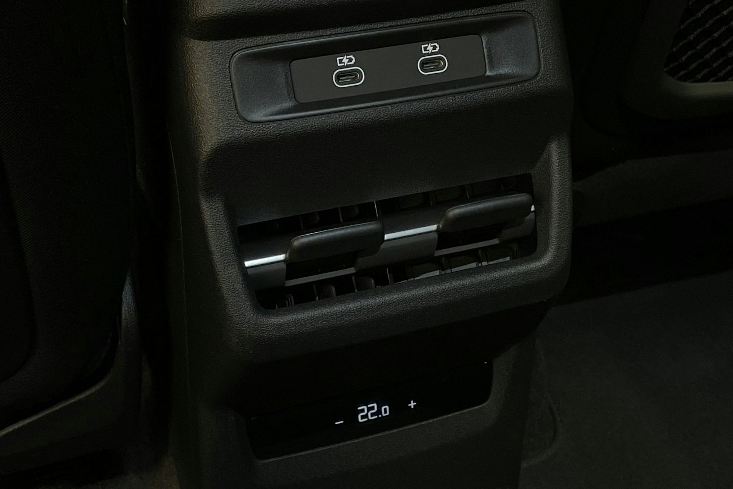 met. musta Audi Q3 2026 kuva 22.