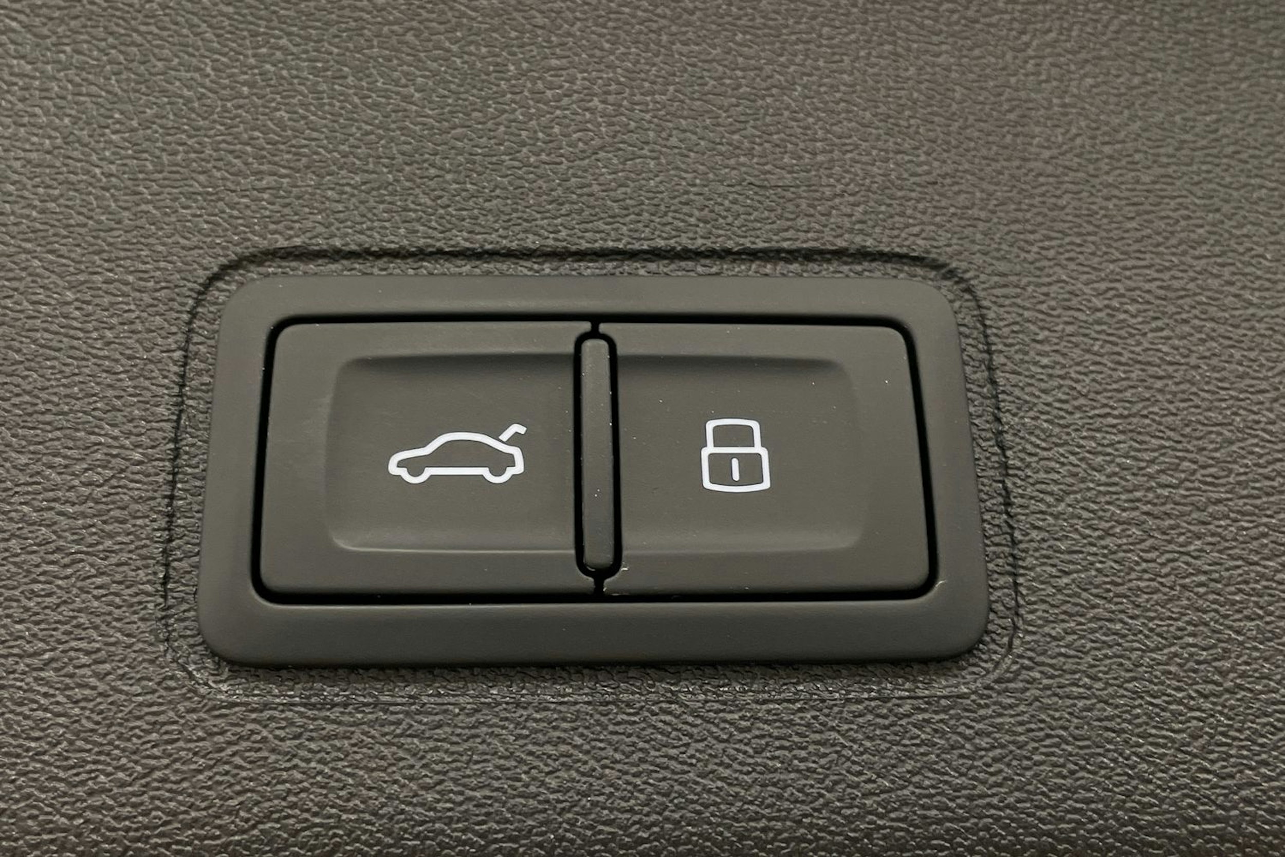 met. musta Audi Q3 2026 kuva 24.