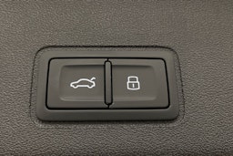 met. musta Audi Q3 2026 kuva 24.