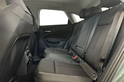 sage vihreä Audi Q3 2026 kuva 8.
