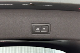 sage vihreä Audi Q3 2026 kuva 13.