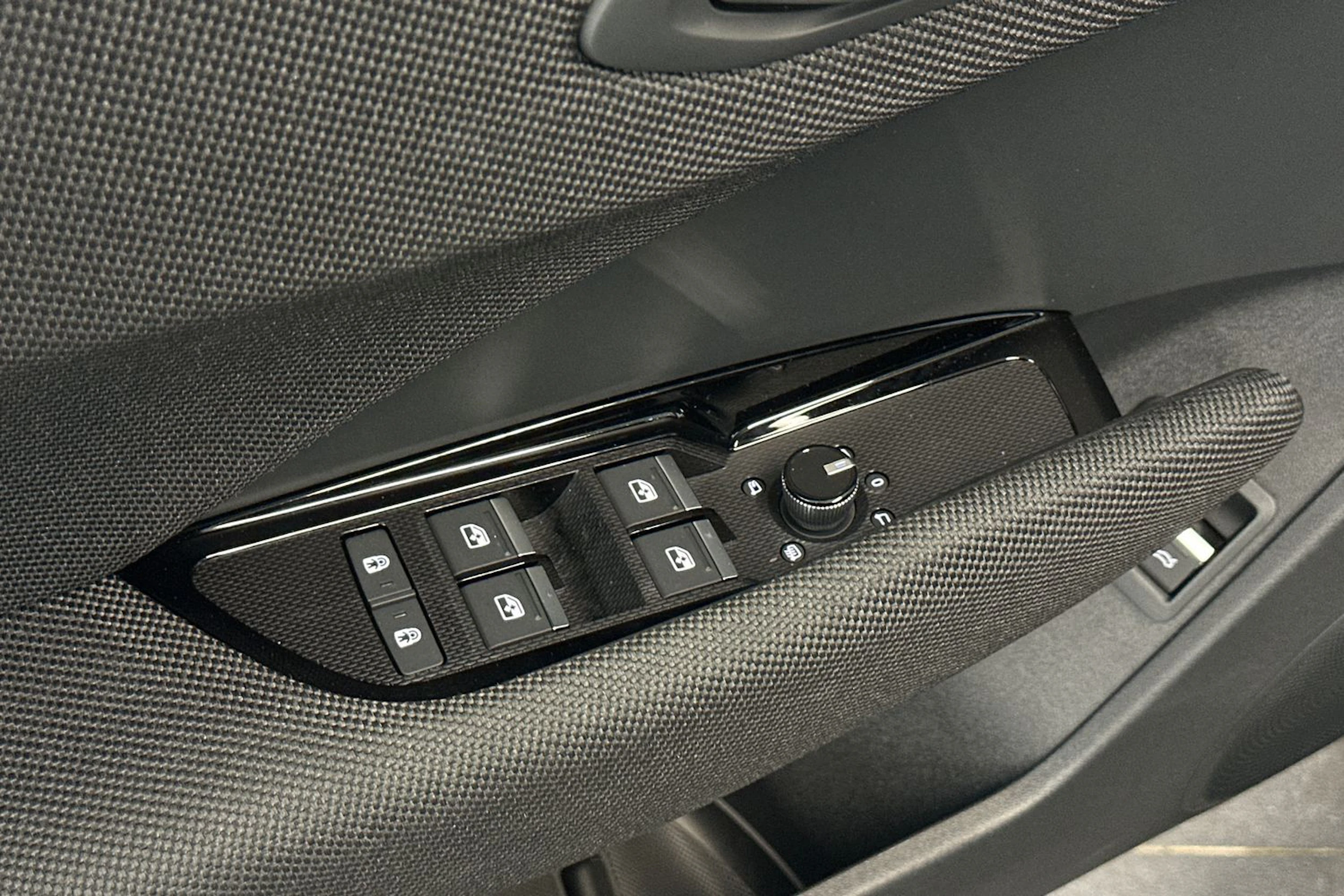 sage vihreä Audi Q3 2026 kuva 14.
