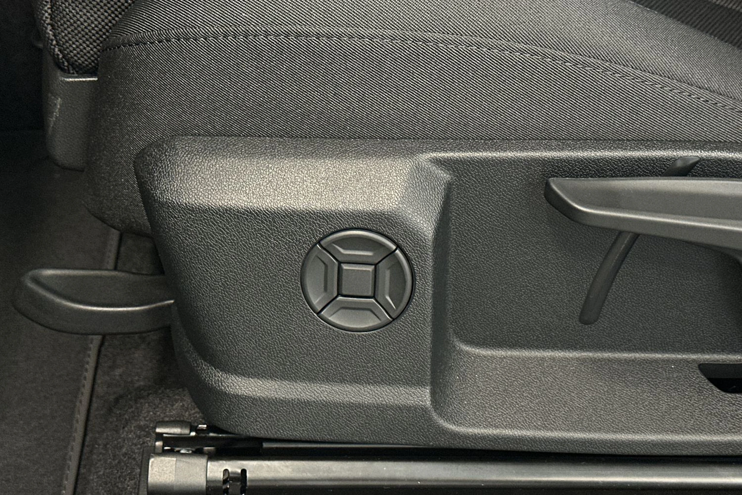 sage vihreä Audi Q3 2026 kuva 15.