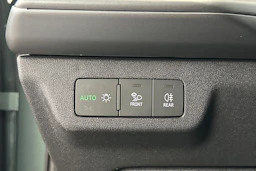 sage vihreä Audi Q3 2026 kuva 16.