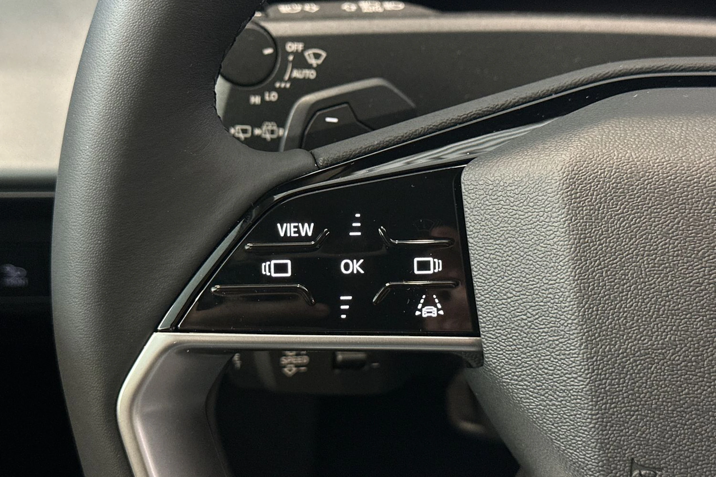 sage vihreä Audi Q3 2026 kuva 17.