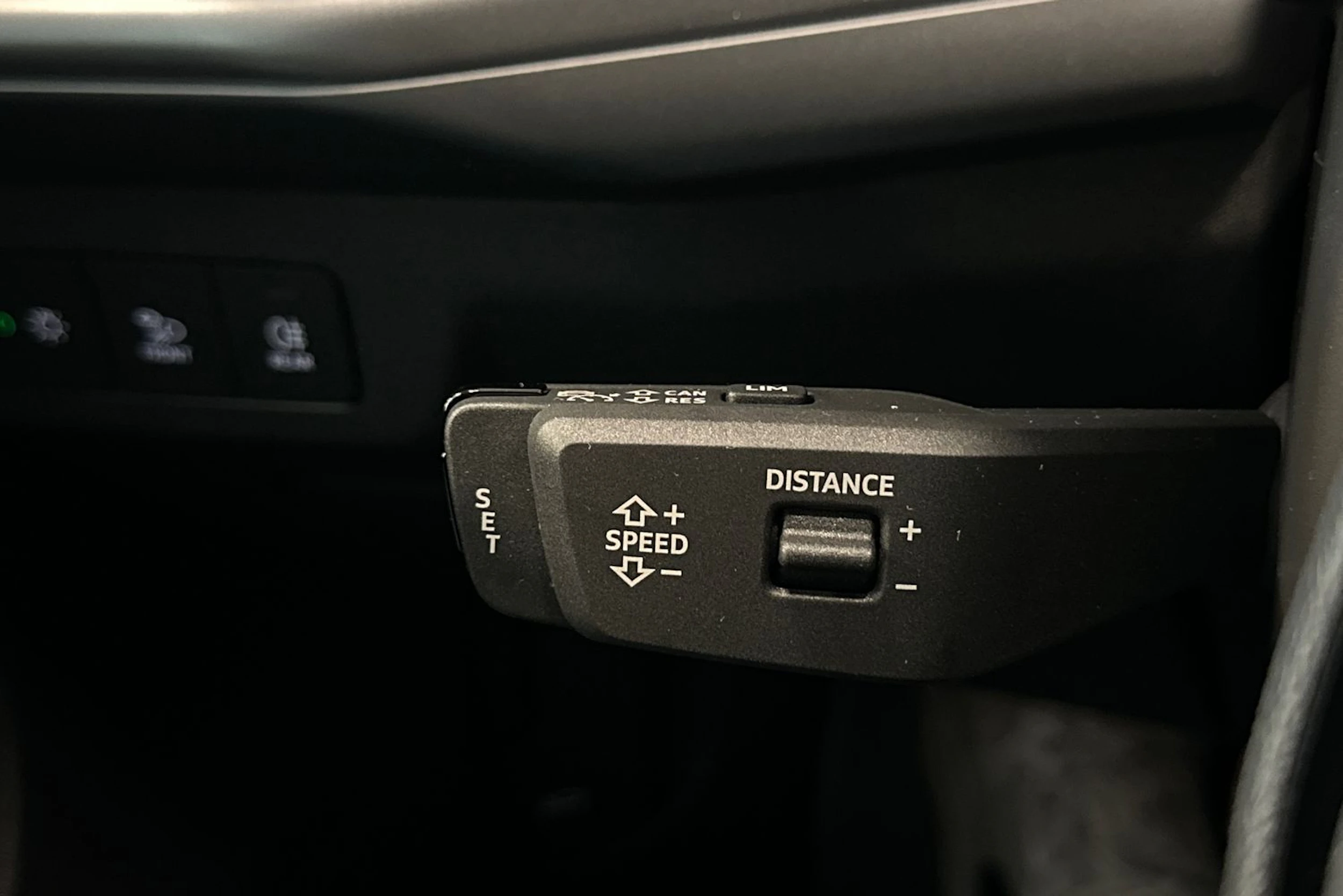 sage vihreä Audi Q3 2026 kuva 19.