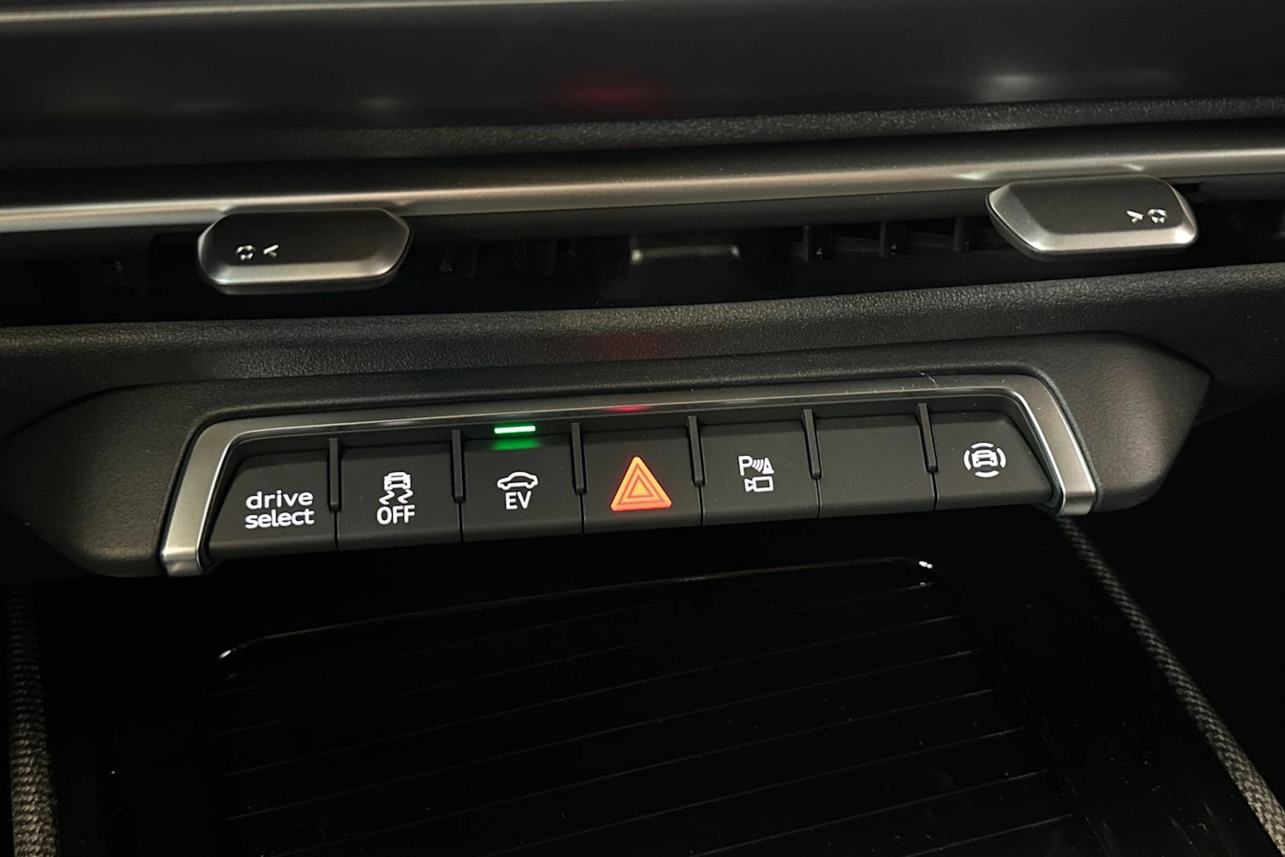 sage vihreä Audi Q3 2026 kuva 23.