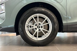 sage vihreä Audi Q3 2026 kuva 28.