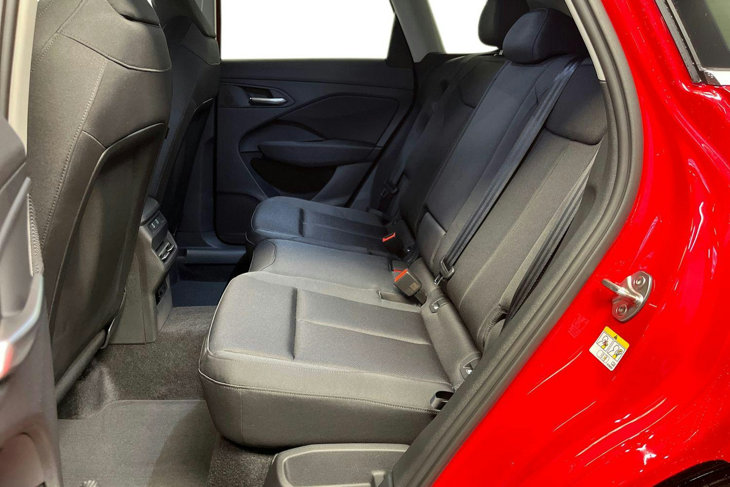 progressive punainen Audi Q3 2026 kuva 8.