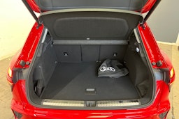 progressive punainen Audi Q3 2026 kuva 11.