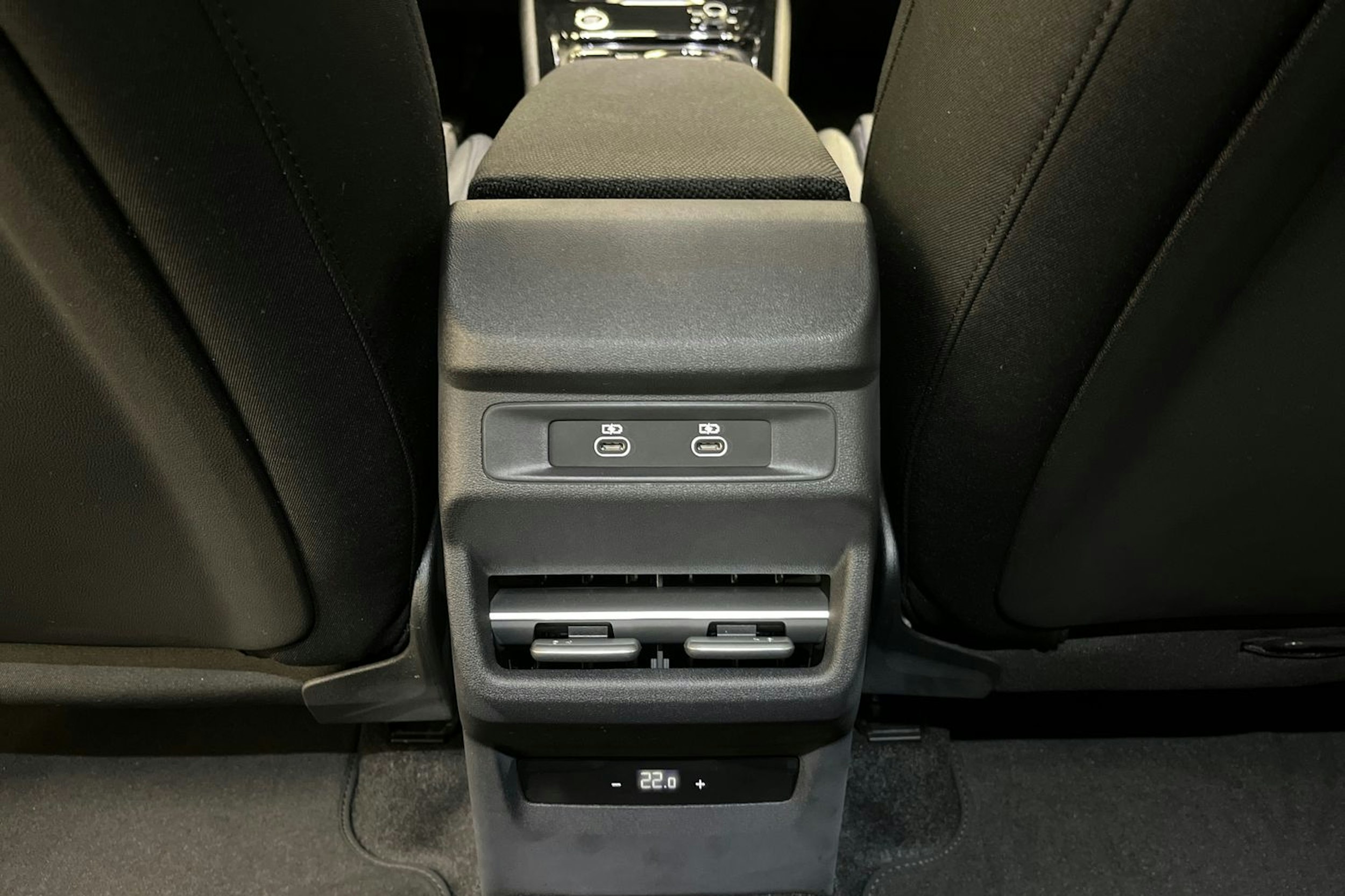 progressive punainen Audi Q3 2026 kuva 13.