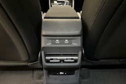 progressive punainen Audi Q3 2026 kuva 13.