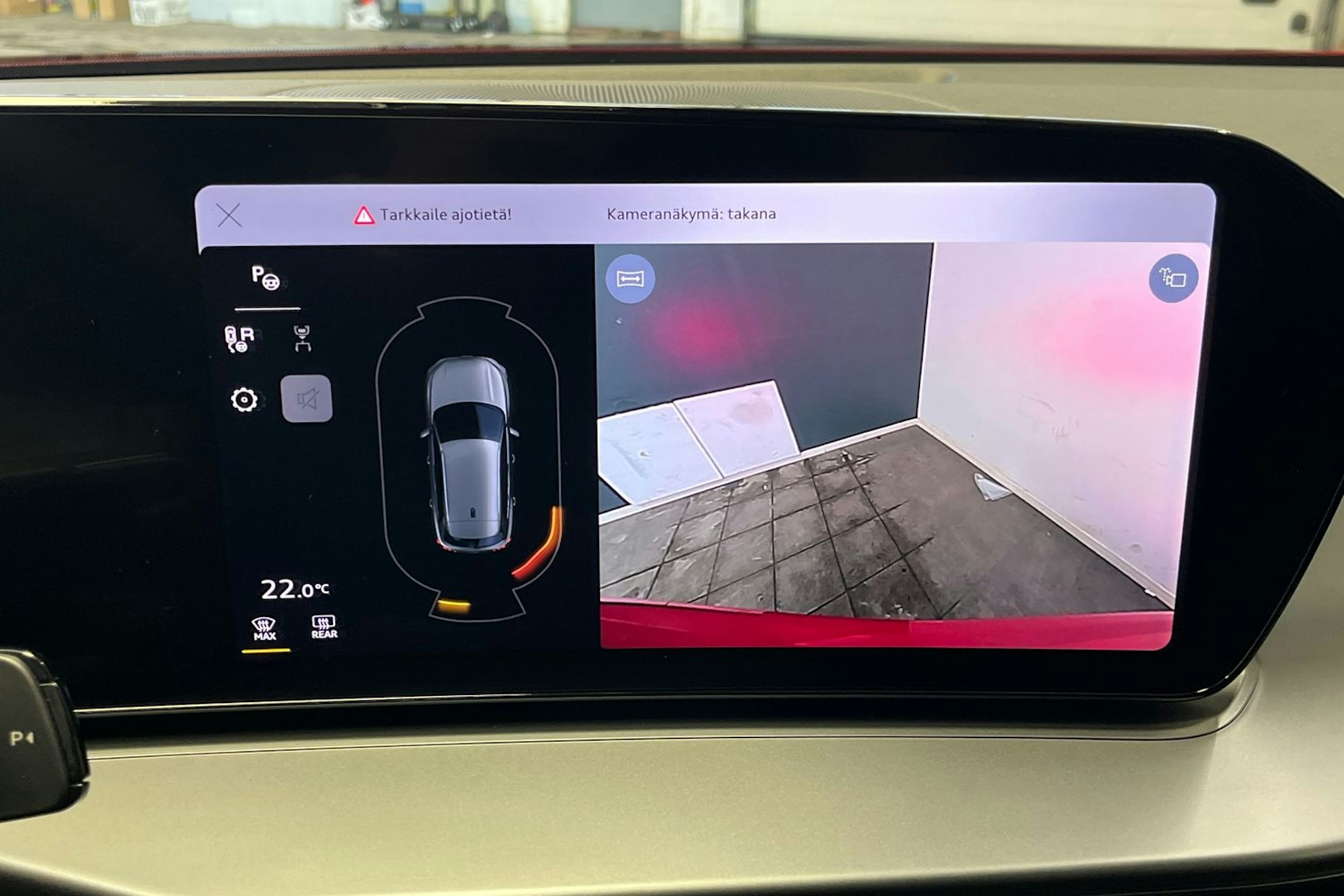 progressive punainen Audi Q3 2026 kuva 14.