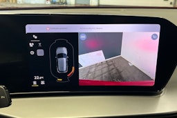 progressive punainen Audi Q3 2026 kuva 14.