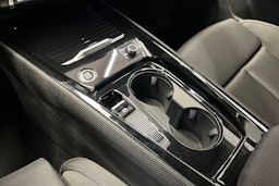 progressive punainen Audi Q3 2026 kuva 15.