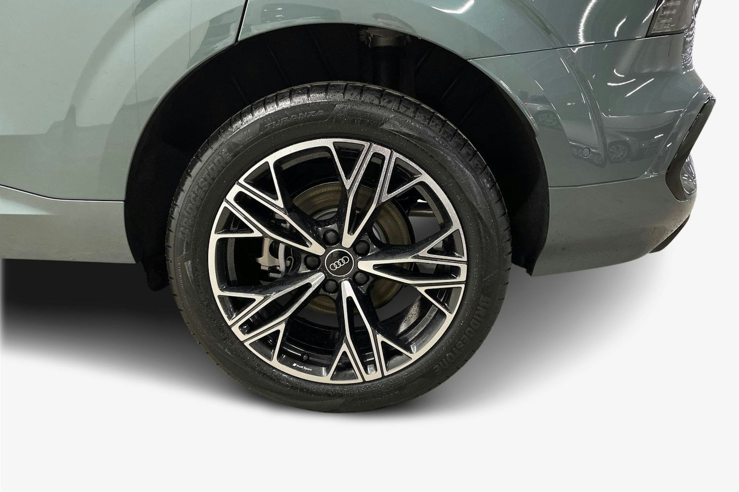 vihreä Audi Q3 2026 kuva 9.