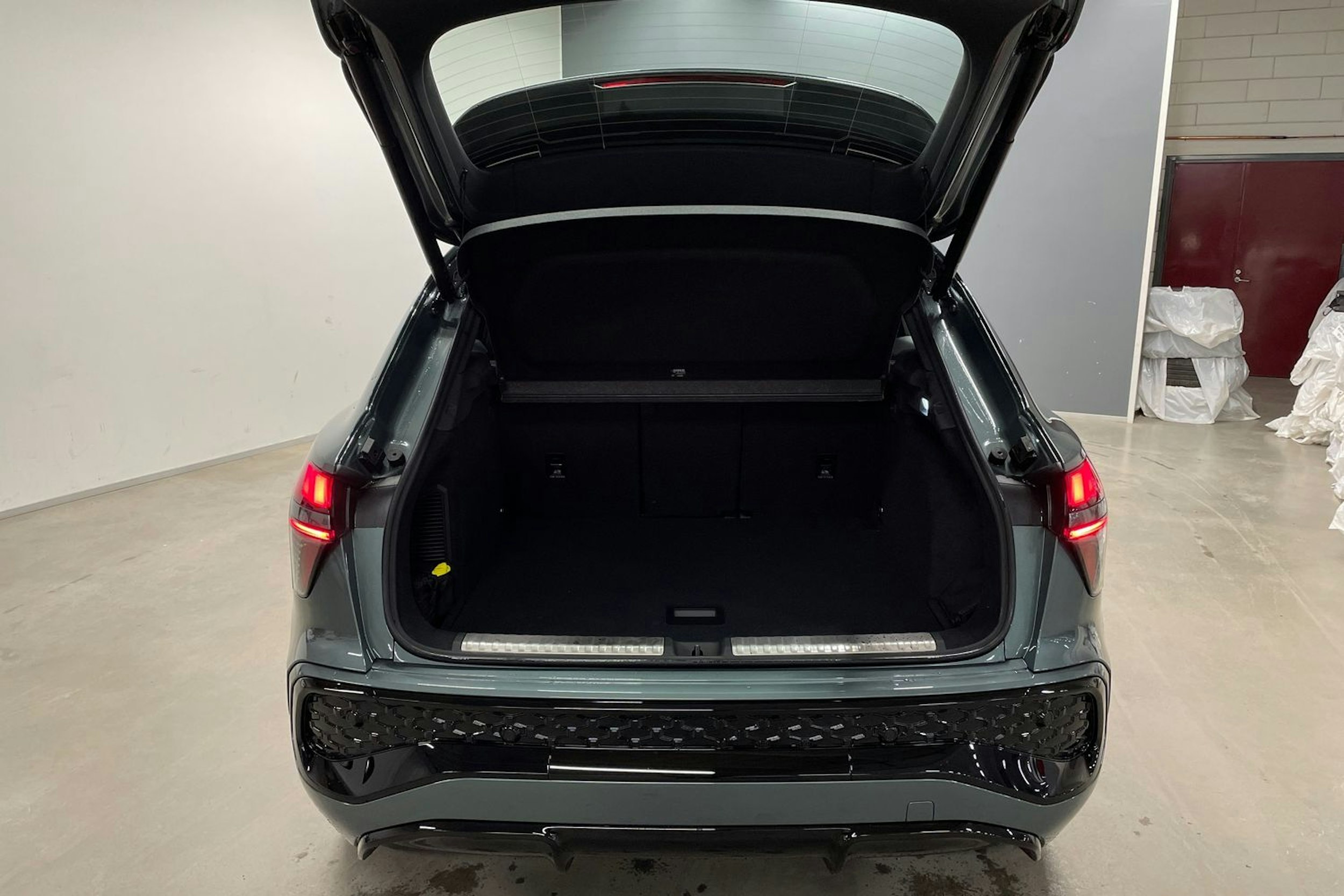 vihreä Audi Q3 2026 kuva 11.