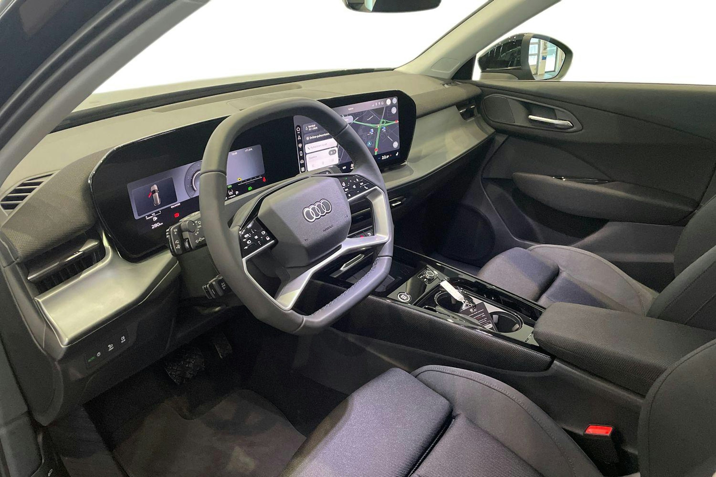 musta Audi Q3 2026 kuva 6.