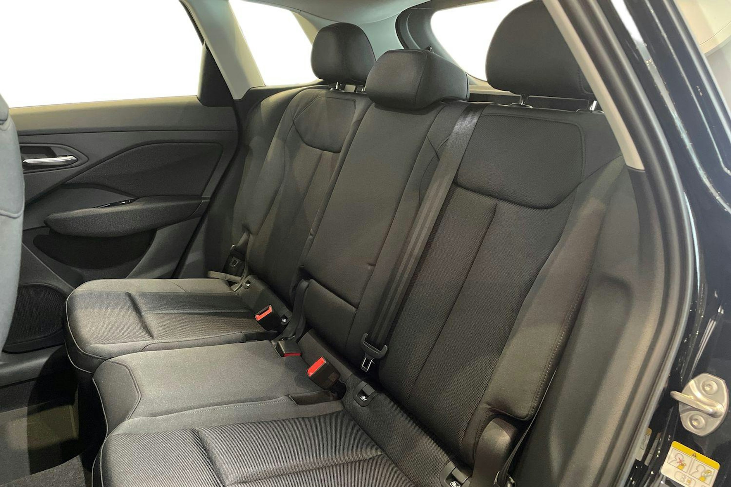 musta Audi Q3 2026 kuva 8.