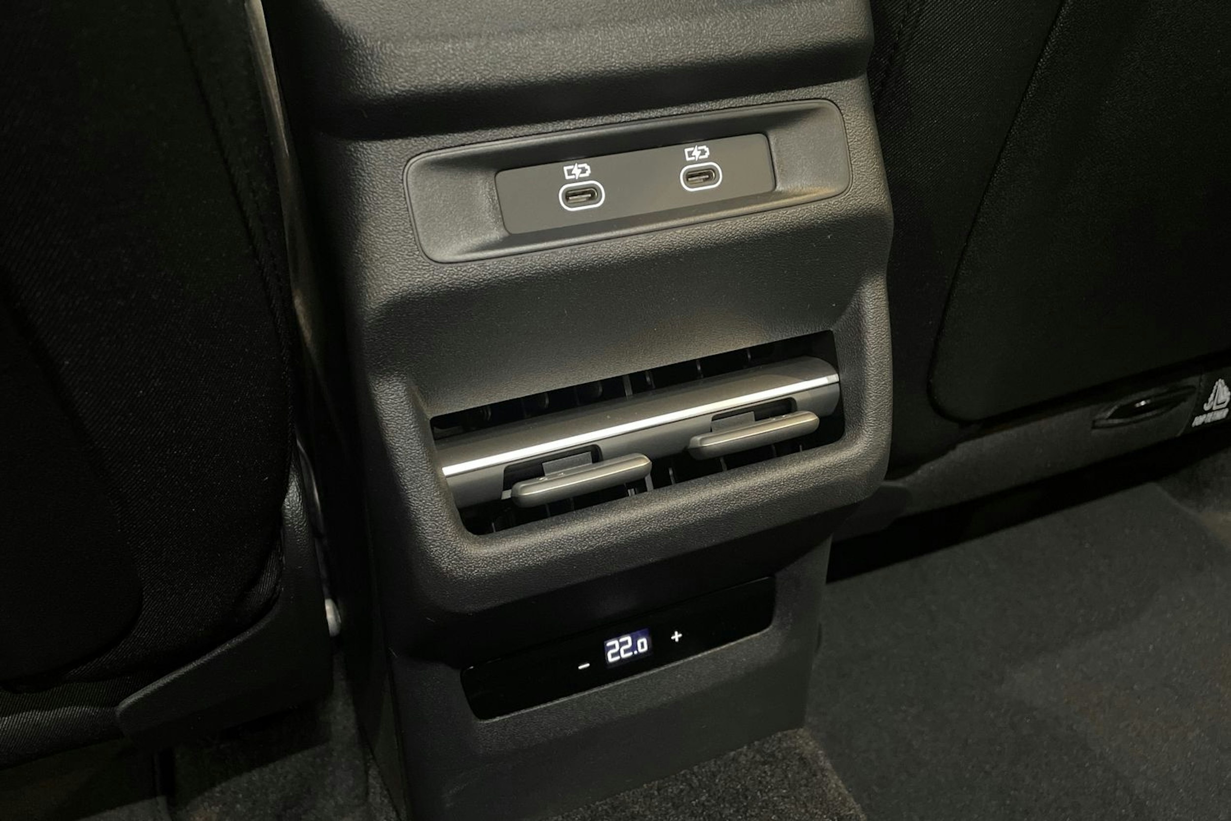 musta Audi Q3 2026 kuva 11.