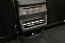 musta Audi Q3 2026 kuva 11.