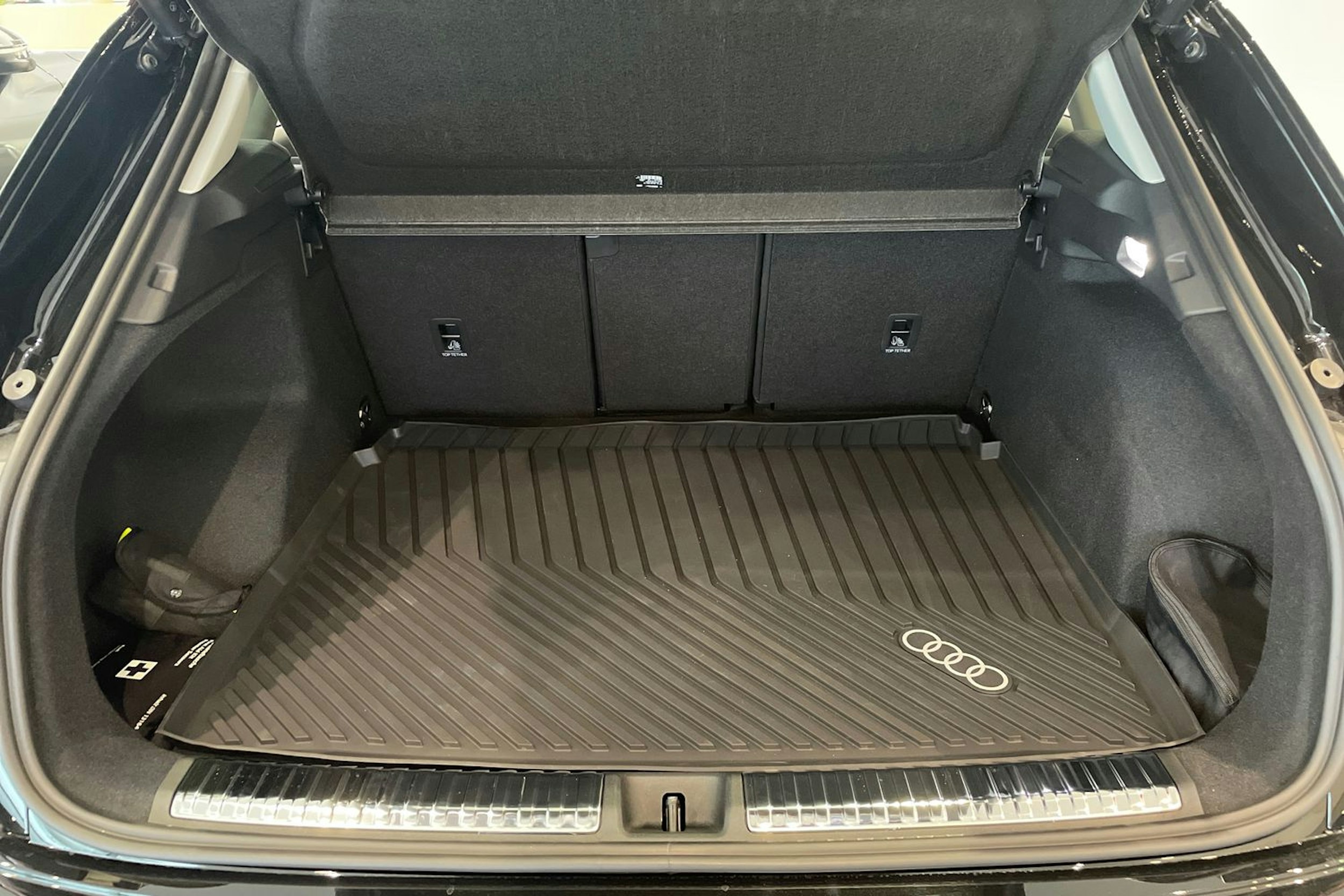 musta Audi Q3 2026 kuva 13.