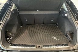 musta Audi Q3 2026 kuva 13.