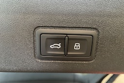 musta Audi Q3 2026 kuva 17.