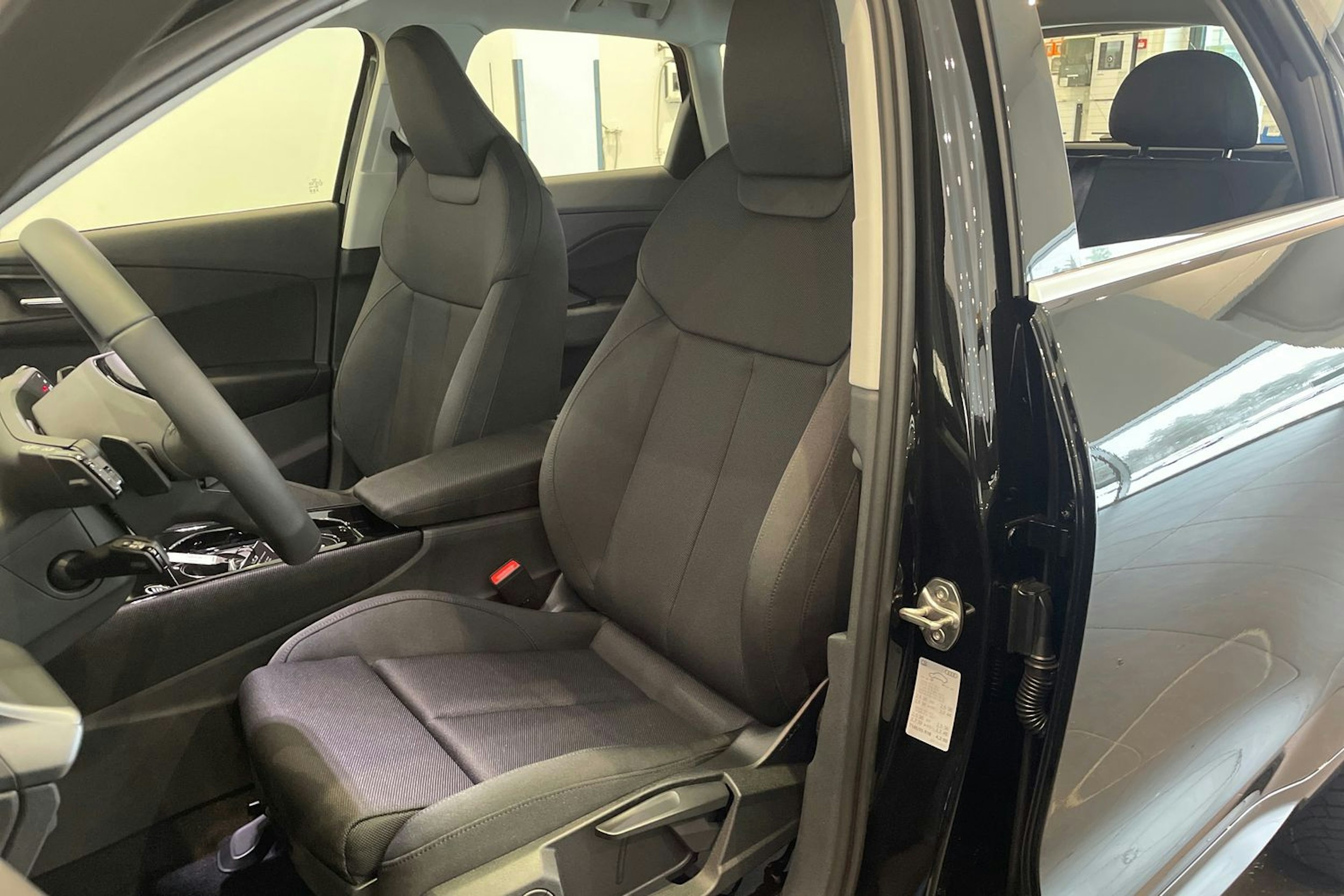 musta Audi Q3 2026 kuva 19.