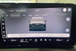 musta Audi Q3 2026 kuva 27.