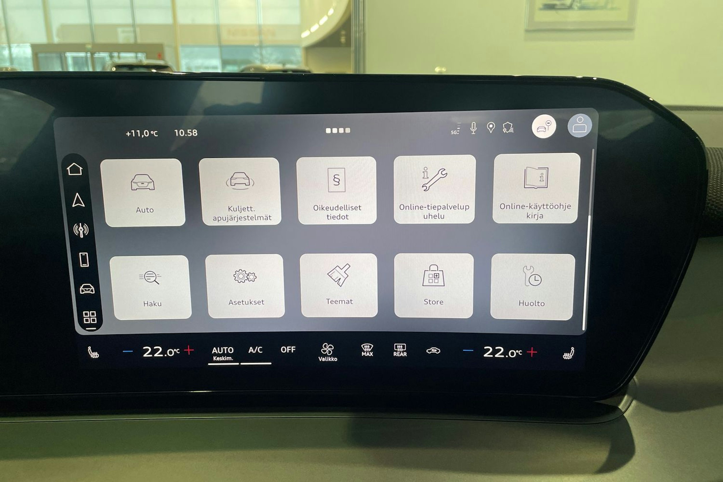 musta Audi Q3 2026 kuva 28.