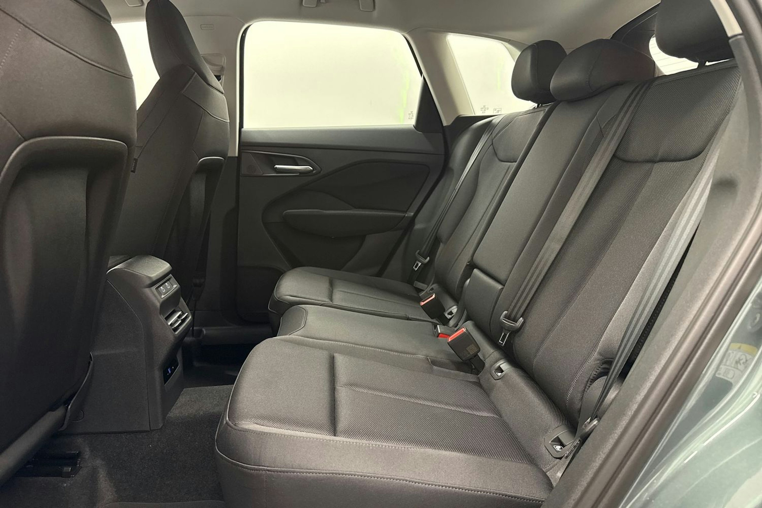 met. vihreä Audi Q3 2026 kuva 11.