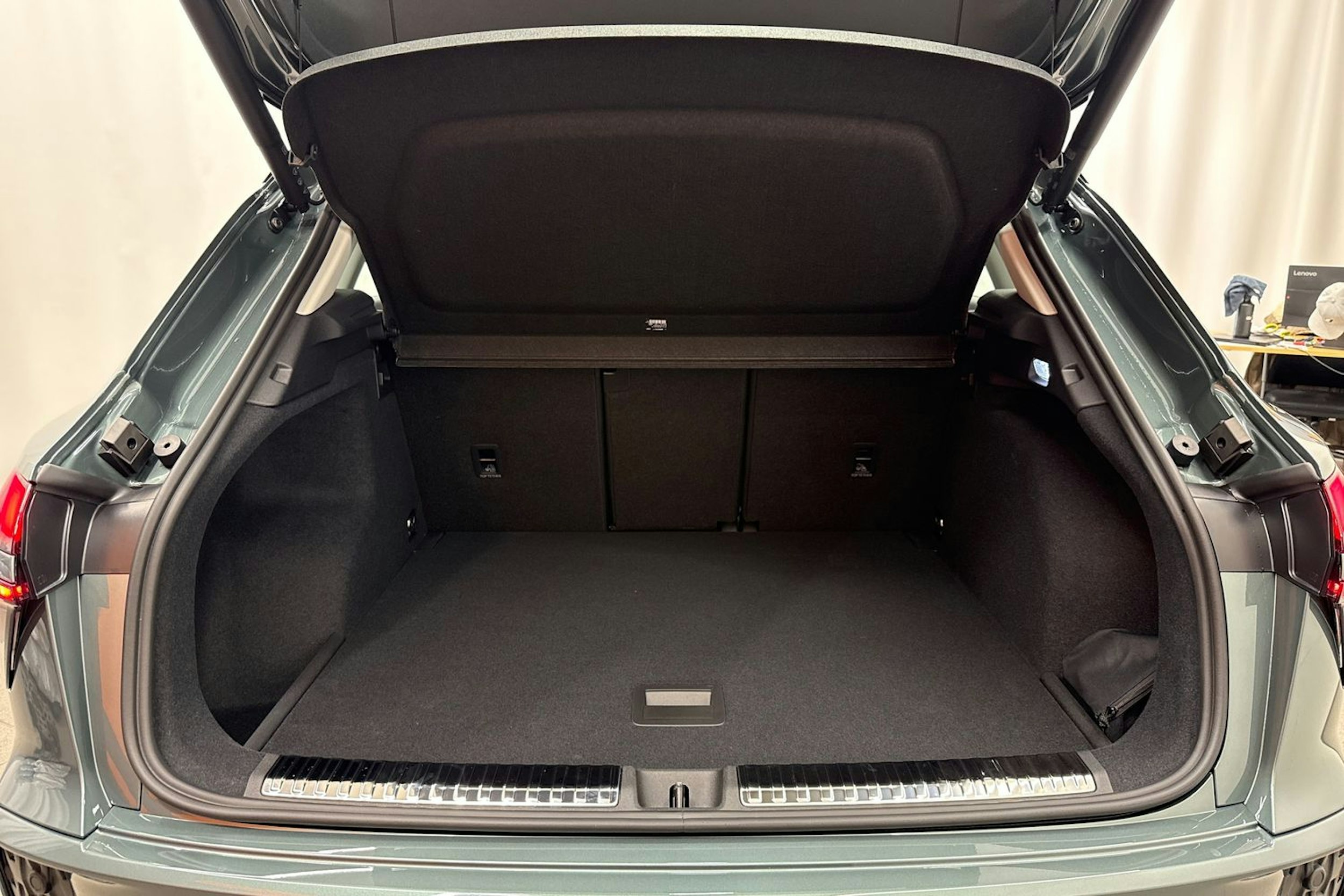 met. vihreä Audi Q3 2026 kuva 13.