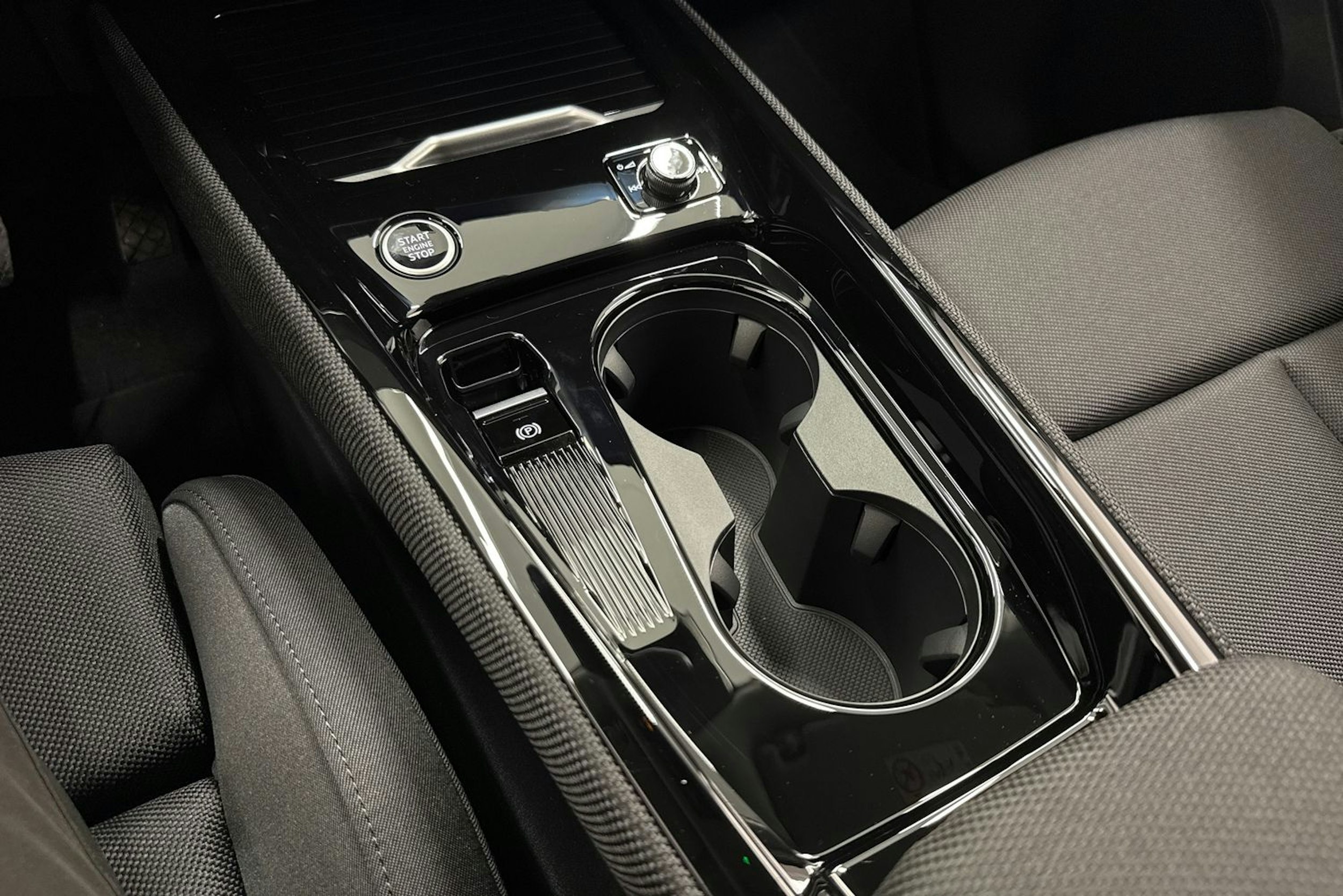 met. vihreä Audi Q3 2026 kuva 23.