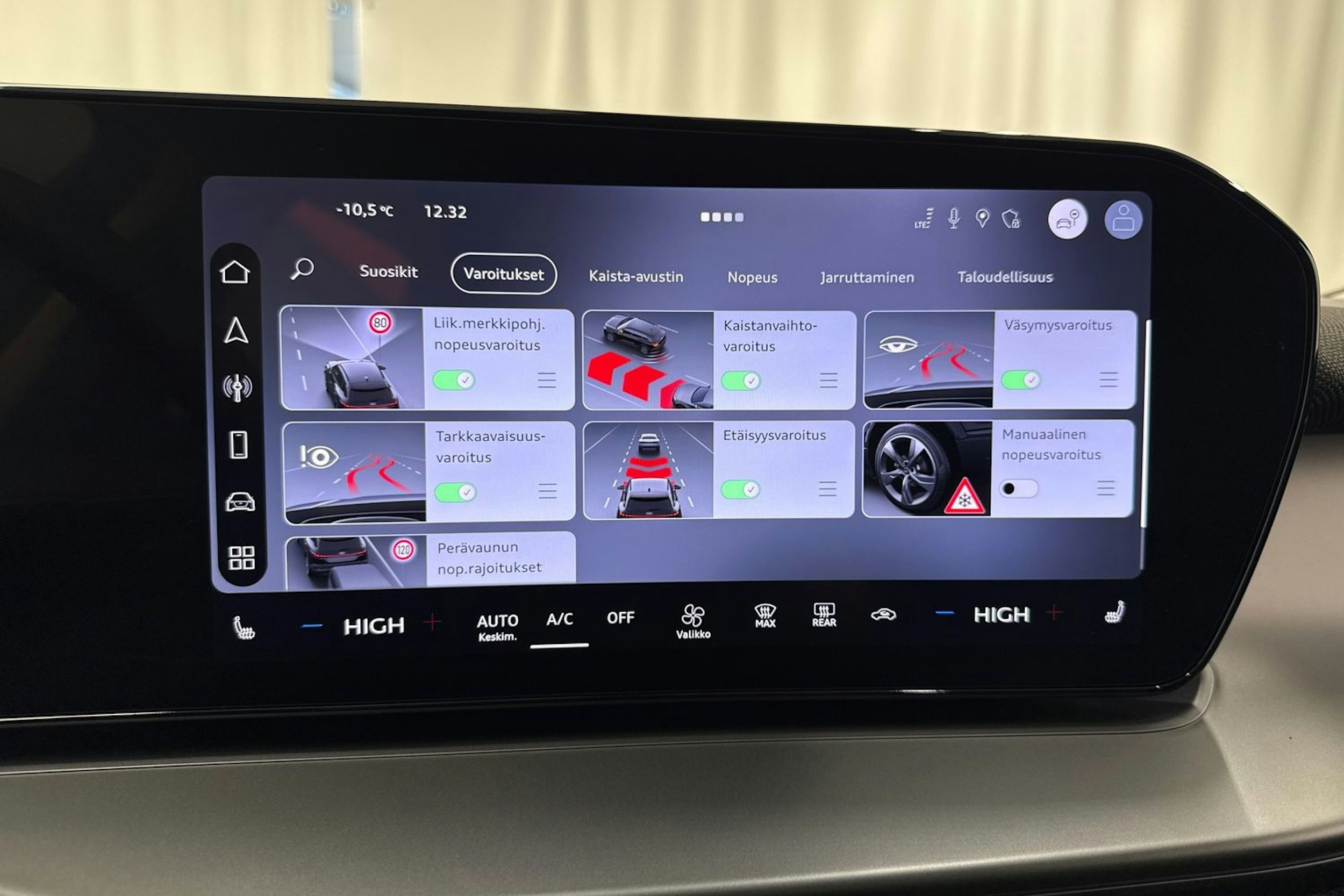 met. vihreä Audi Q3 2026 kuva 27.