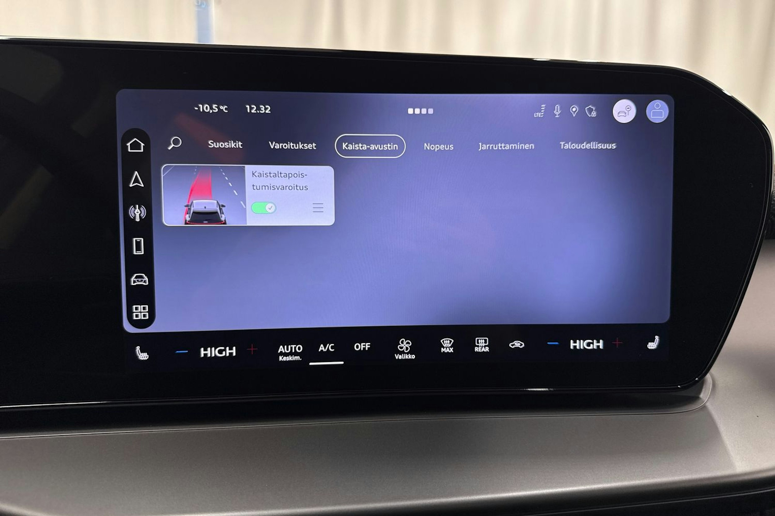 met. vihreä Audi Q3 2026 kuva 28.