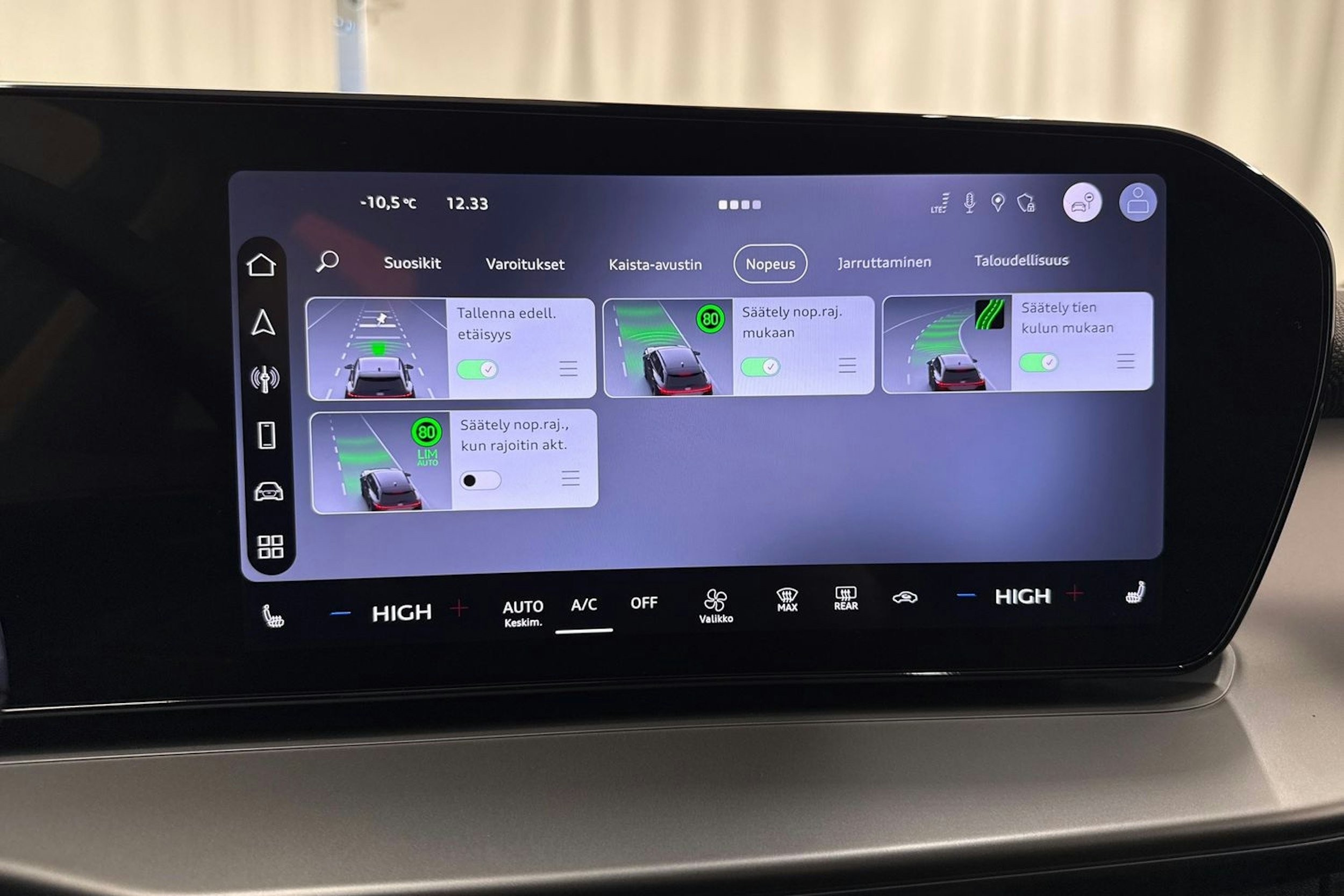 met. vihreä Audi Q3 2026 kuva 29.