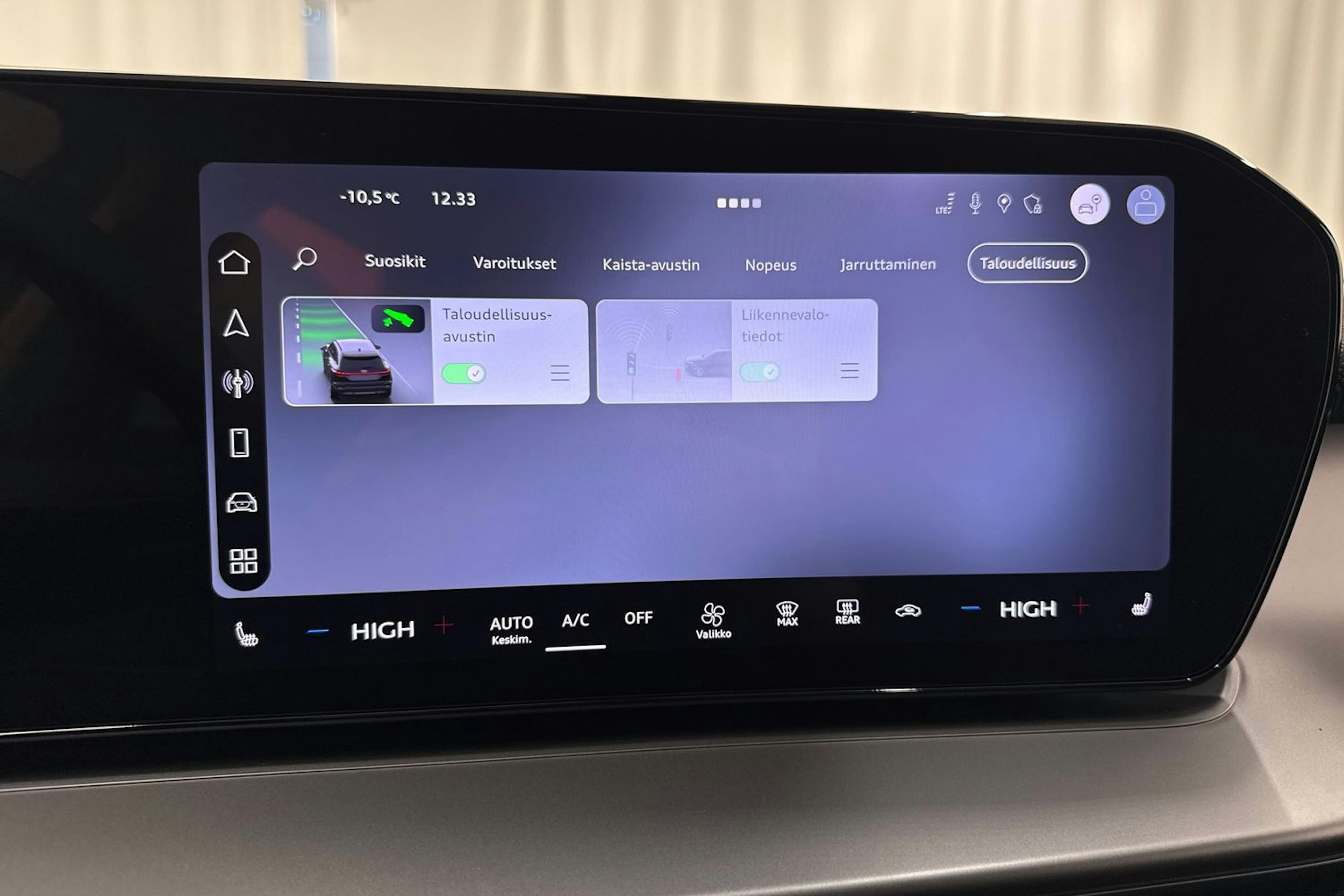 met. vihreä Audi Q3 2026 kuva 31.