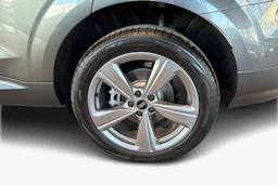 harmaa Audi Q3 2026 kuva 9.