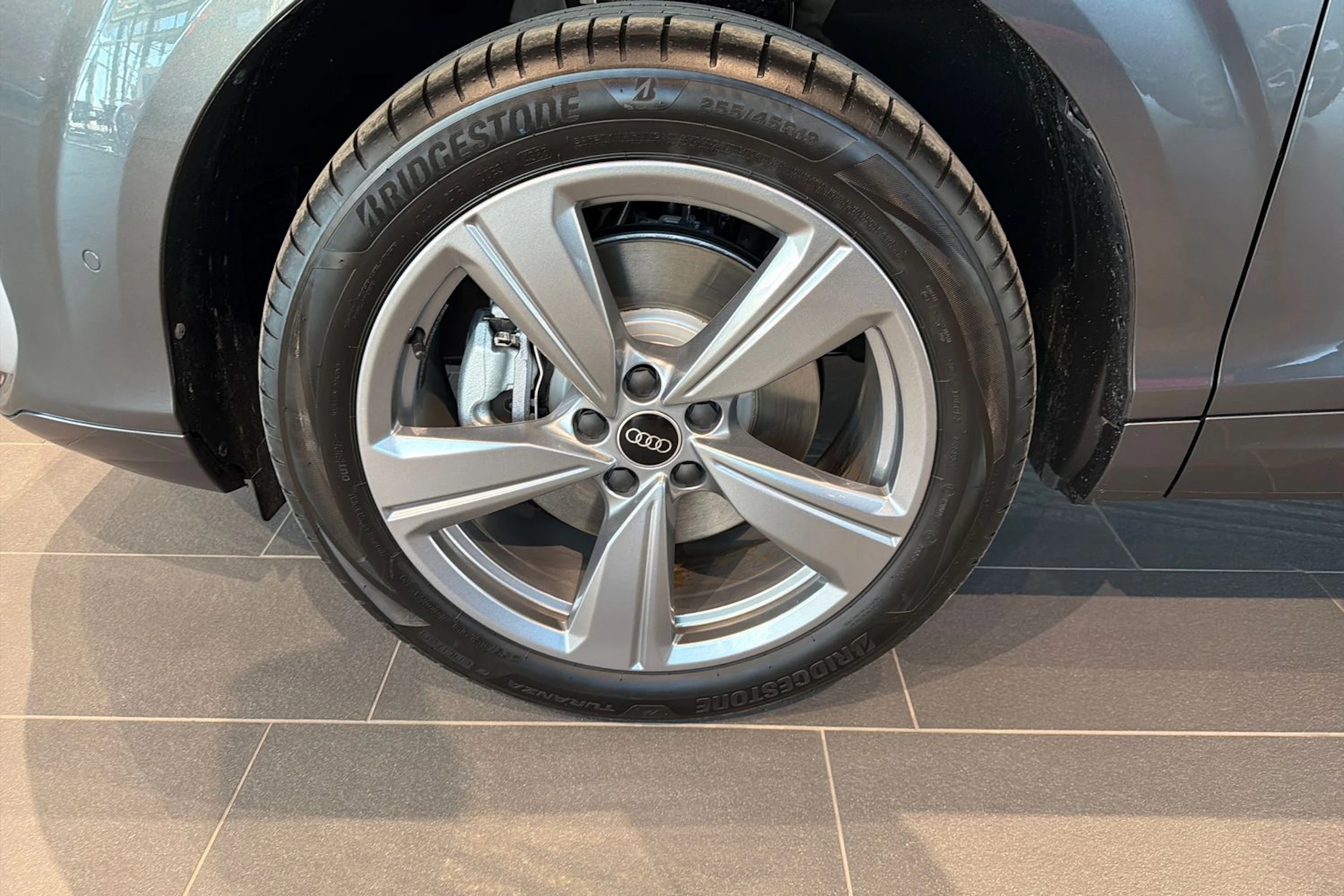 harmaa Audi Q3 2026 kuva 10.