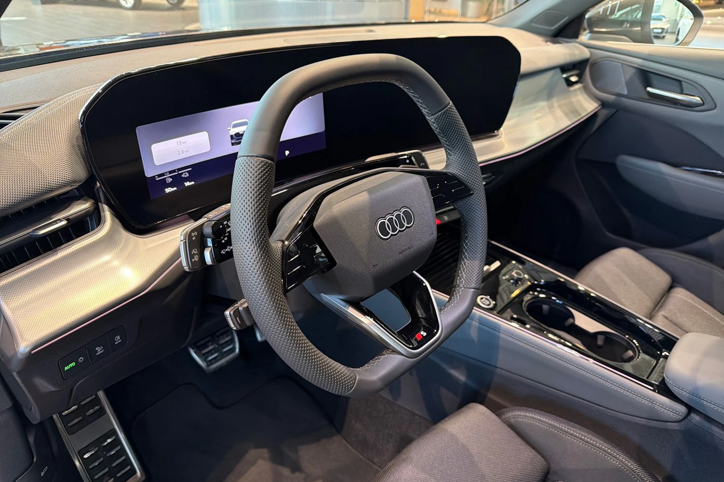 harmaa Audi Q3 2026 kuva 12.