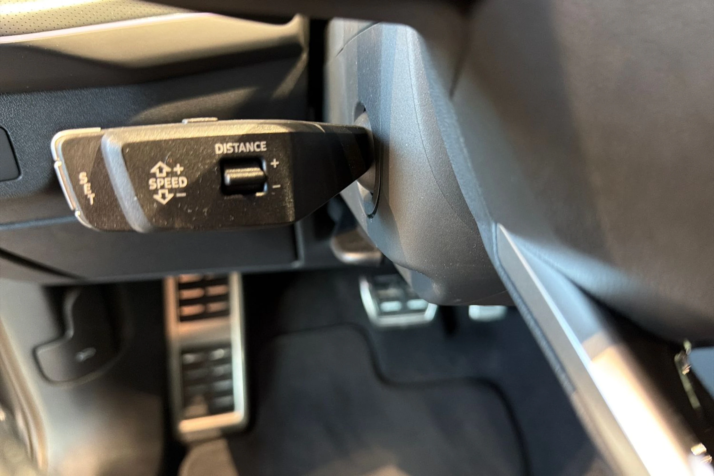 harmaa Audi Q3 2026 kuva 13.