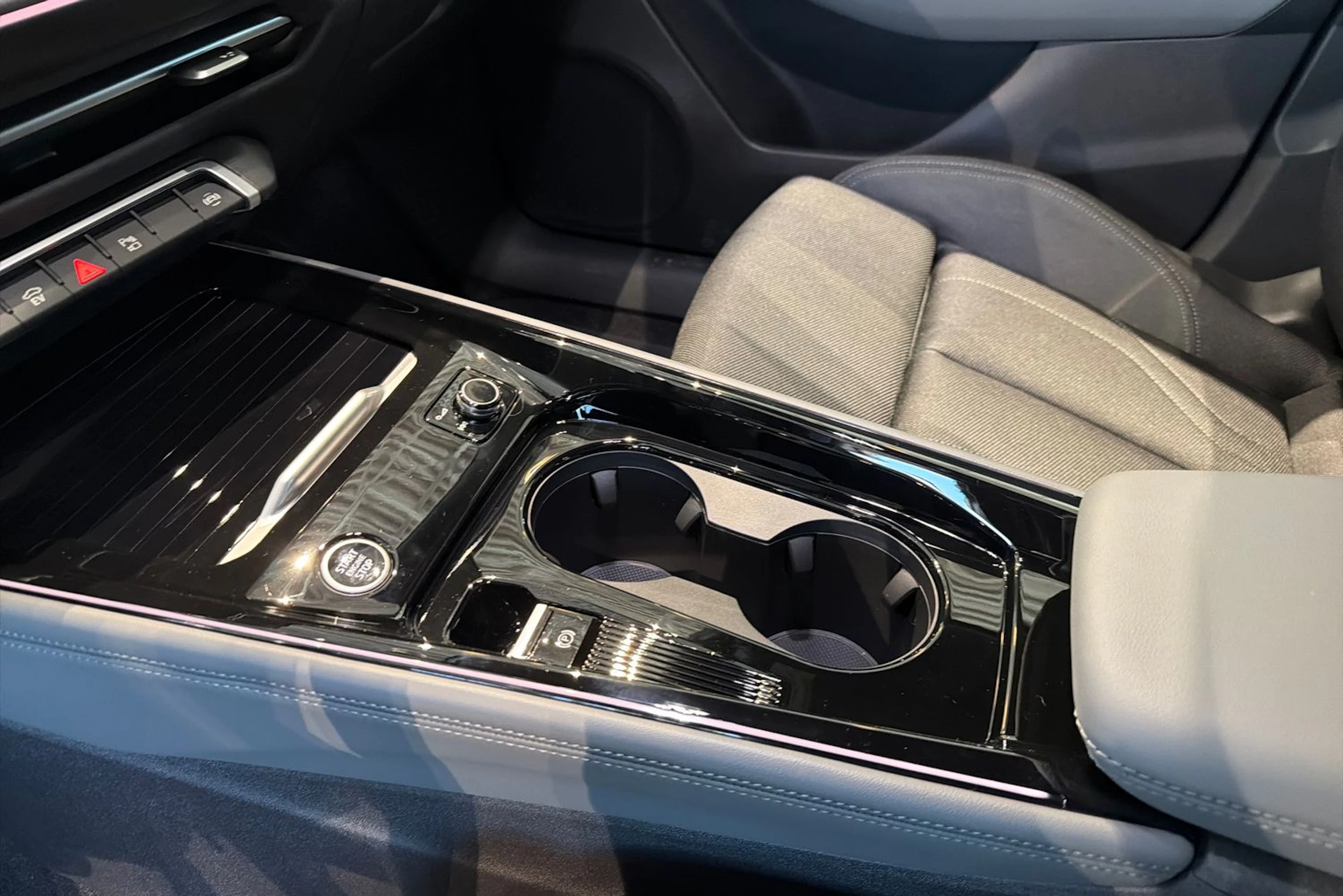 harmaa Audi Q3 2026 kuva 14.