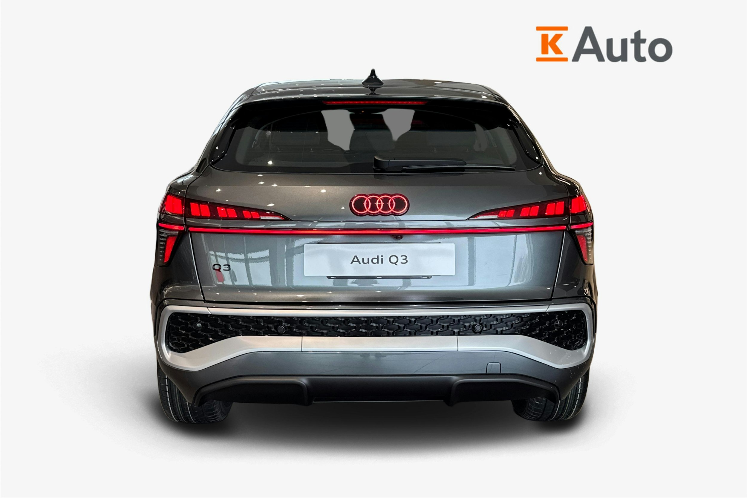 harmaa Audi Q3 2026 kuva 3.