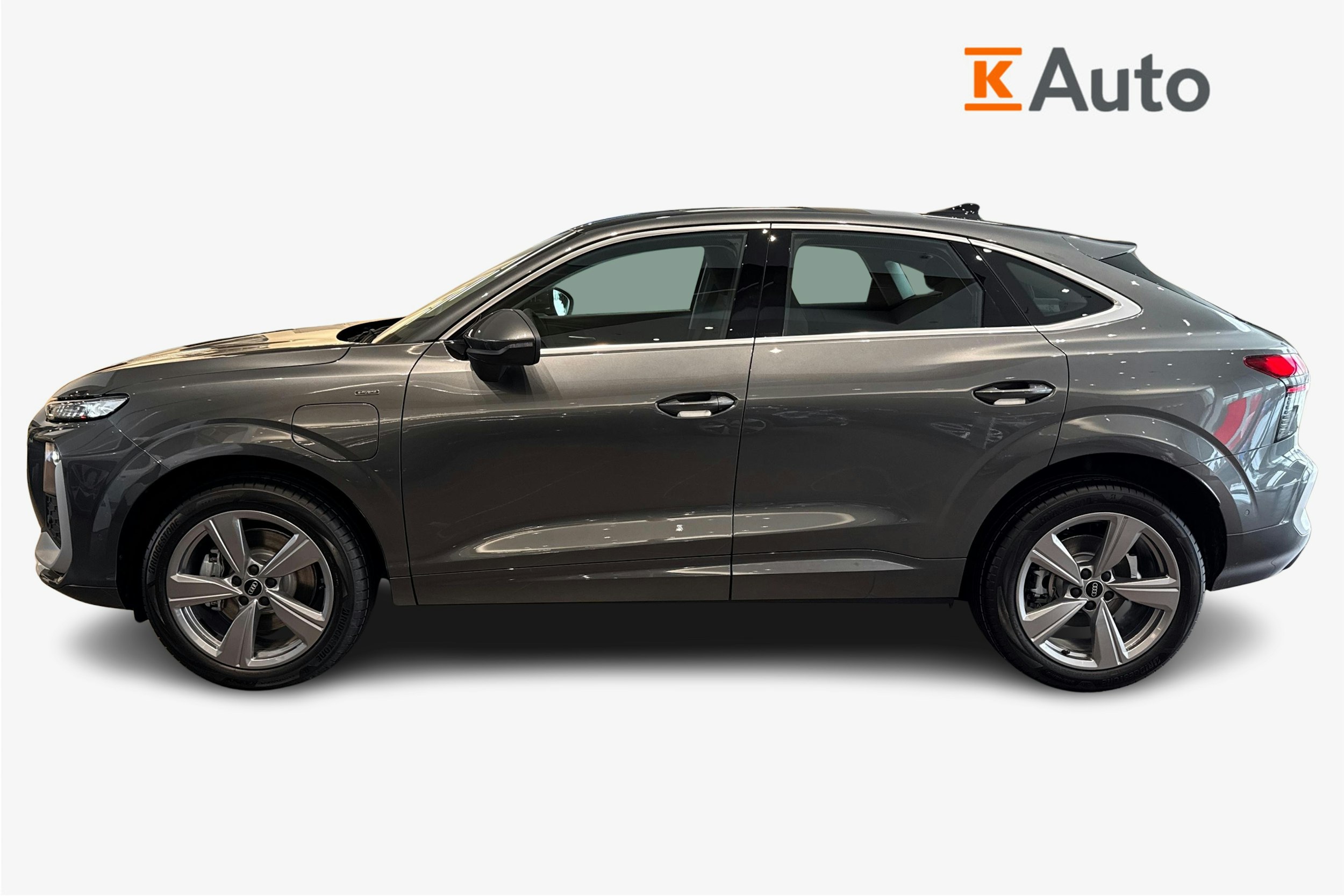 harmaa Audi Q3 2026 kuva 5.